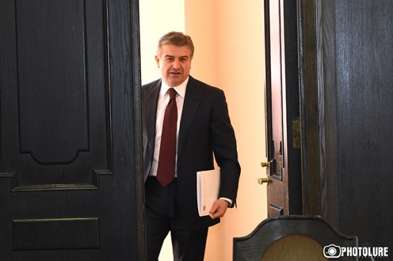 Премьер-министр Армении предлагает заменить небритых таксистов в аэропорту Звартноц шаттлами
