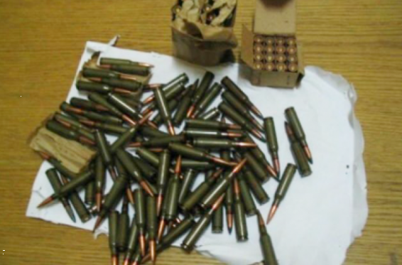 Մասիսում կինը կամավոր զենք-զինամթերք է հանձնել