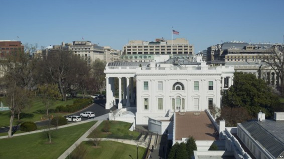 Помощника Трампа предупредили о недопустимости влияния на выборы
