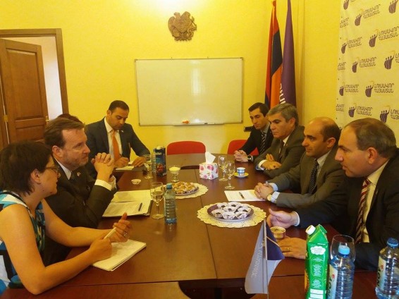 ԱՄՆ դեսպան Միլսը հանդիպել է ''Ելք'' դաշինքի առաջնորդների հետ