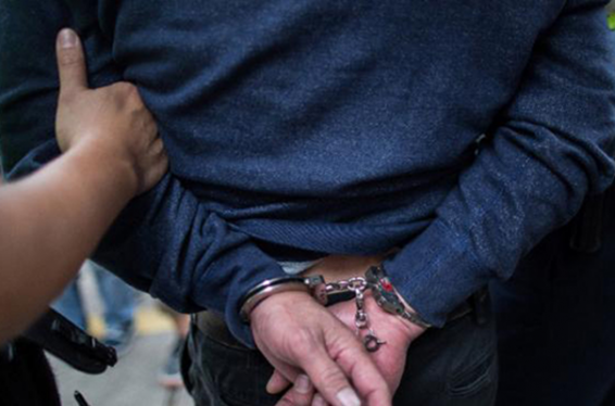 2 ոստիկան կալանավորվել է կաշառքի դիմաց վարորդական վկայական տրամադրելու համար. ՀՔԾ