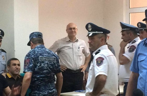 «Սահմանի վրա մենք ամեն օր կորցնում ենք մեր ազգի արժանավոր զավակներին». դատավորը դահլիճից հեռացրեց «Սասնա ծռերի» անդամ Գագիկ Եղիազարյանին