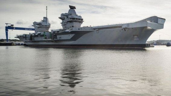 Крупнейший в истории британский авианосец выходит в море