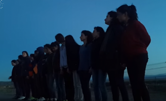 Video. «Ակն» ավանդական պարախումբը հայ-թուրքական սահմանին մշո շուրջպար է պարել