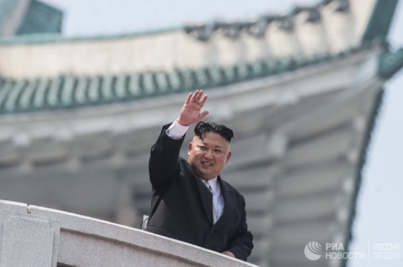 Կիմ Չեն Ընը միջմայրցամաքային բալիստիկ հրթիռի ստեղծողներին իր ասույթների ժողովածուն է նվիրել