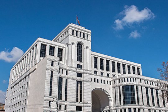 Экс-глава службы протокола правительства назначен консулом: «Грапарак»