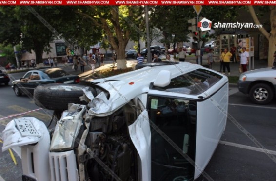 Մաշտոց-Սարյան խաչմերուկում բախվել են 4 մեքենաներ. մեկը կողաշրջվել է