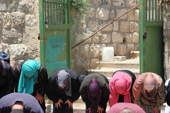 Արաբներն ի նշան բողոքի աղոթել են Երուսաղեմի փողոցներում