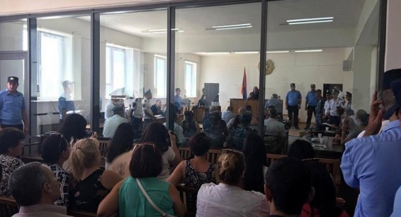 Суд над группой Сасна црер: без подсудимых