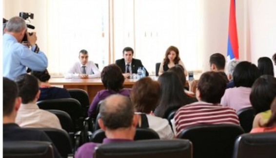 Արցախի Մարդու իրավունքների պաշտպանի հանդիպումը քաղաքացիական հասարակության ներկայացուցիչների հետ