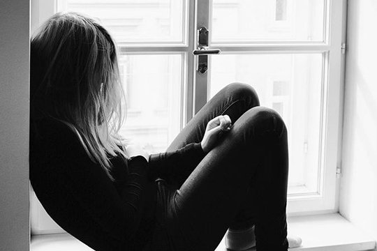 Վարդենիսցի 17-ամյա աղջիկը ընկերոջ պատճառով փորձել է նետվել 5-րդ հարկից