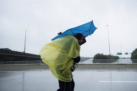 «Հարվին» լուսաբանած օդերևութաբանը հրաժարվել է իր արձակուրդի համար հավաքված գումարից