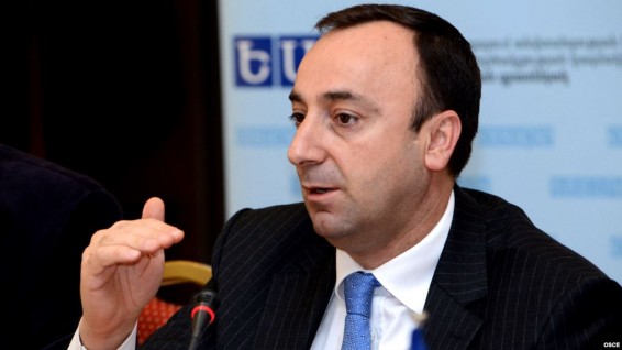 Հրայր Թովմասյանը ֆինանսների նախարարին հորդորեց օպերատիվ լինել աշխատավարձերը տալու հարցում