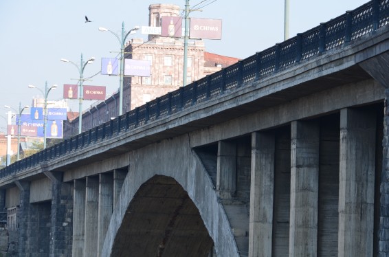 Կեսգիշերին 32-ամյա քաղաքացին փորձել է ցած նետվել Կիեւյան կամրջից