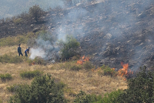 Բյուրականում հրդեհը դեռ շարունակվում է. տեղում աշխատում է 333 մարդ. մարում են նաև բահերով ու խոնավ լաթերով