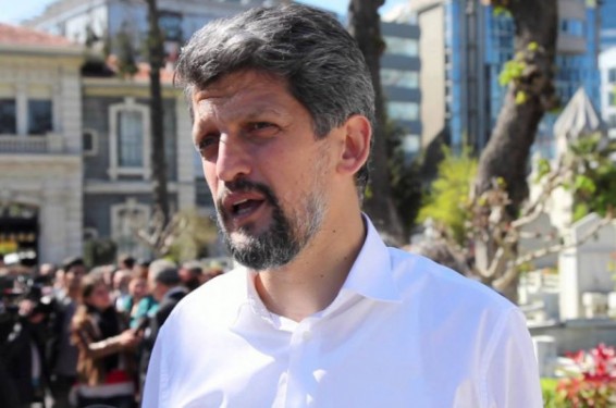 Կարո Փայլանն իր մի քանի կուսակիցների հետ բողոքի նստացույց է սկսել Թուրքիայի սահմանադրական դատարանի շենքում