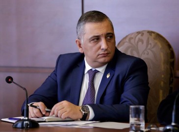 Մելանյա Ծառուկյանն ինքն էլ գիտի, որ ոստիկանության պետը երբեք անօրինական գործարքների մեջ չի մտնում. Աշոտ Ահարոնյան